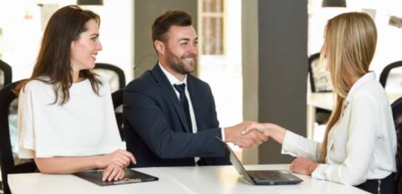 Top 5 Essential Help Desk Software Features that Helps your Customer Needs